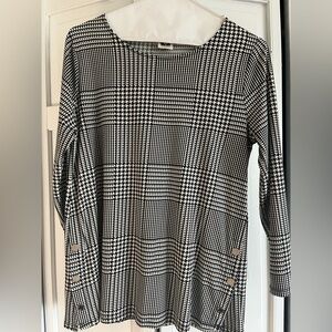 Houndstooth patterned blouse with silver accent buttons